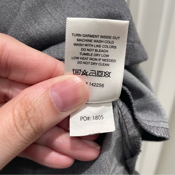 Figs Casma Three-Pocket Scrub Top™ in Graphite Grey XS - Picture 7 of 10